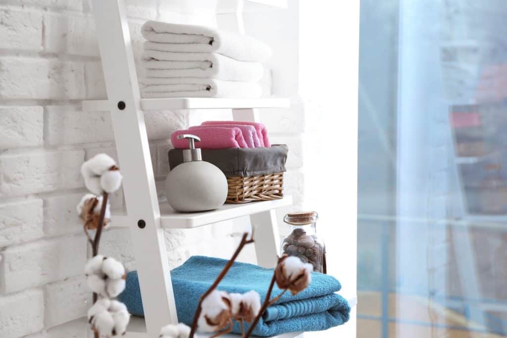 Ways to Use Towel Bars to Maximize Storage