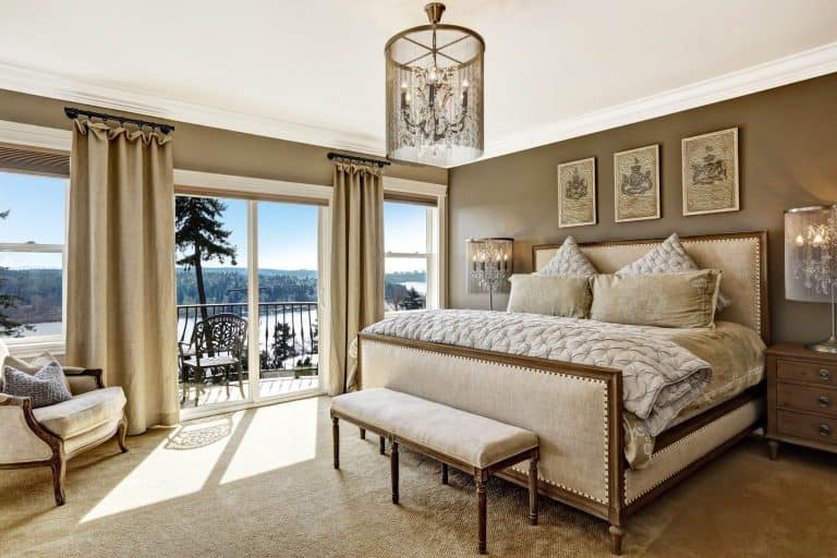 Spotless bedroom cleaned by following the bedroom cleaning checklist