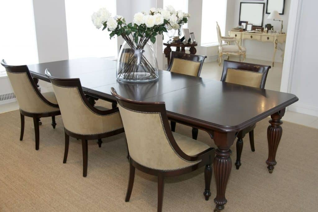 clutter free dining room table